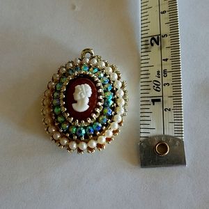 Cameo set with faux pearls and blue rhinestones